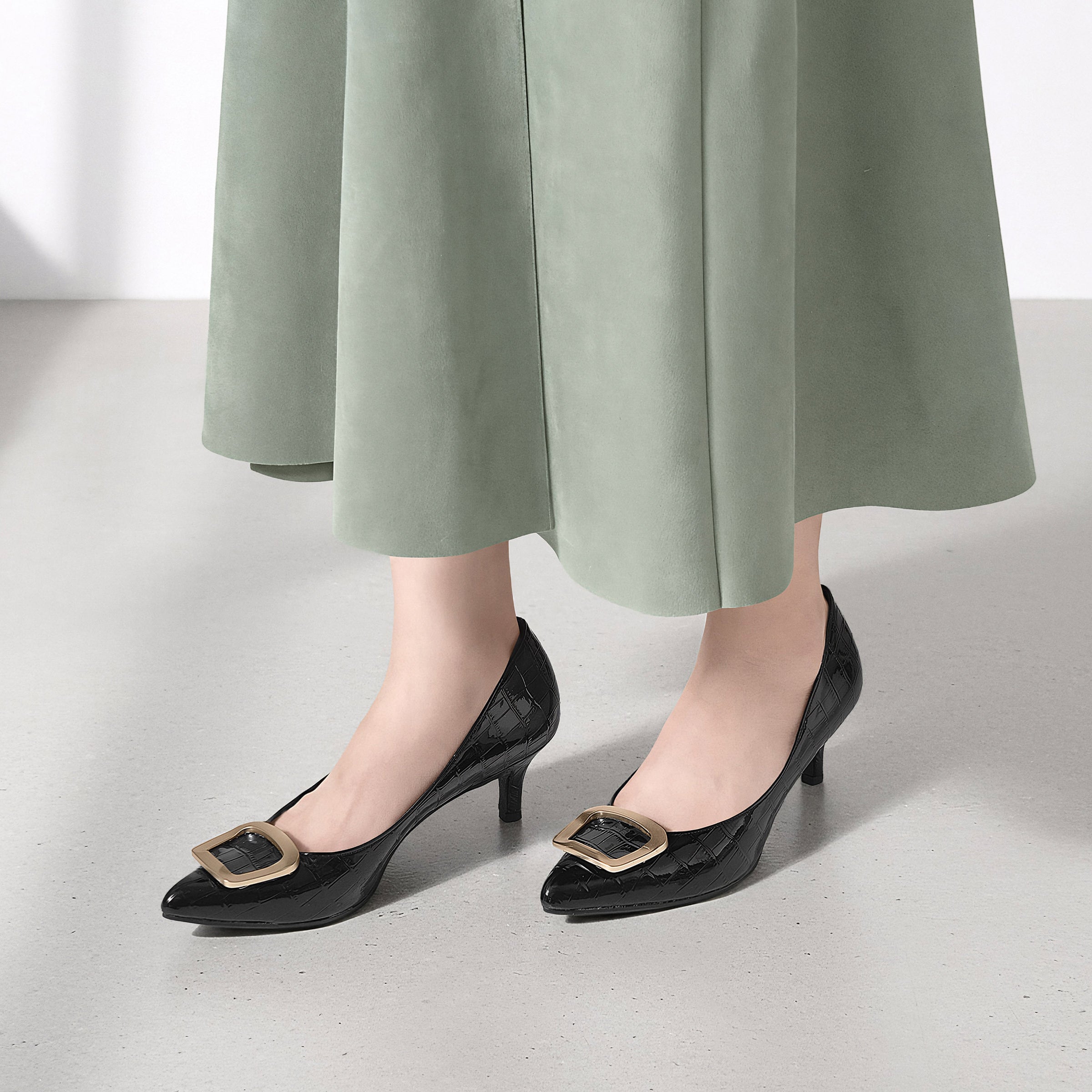 2025AW：ポインテッドトゥ バックル パンプス（m55224）ブラックCR