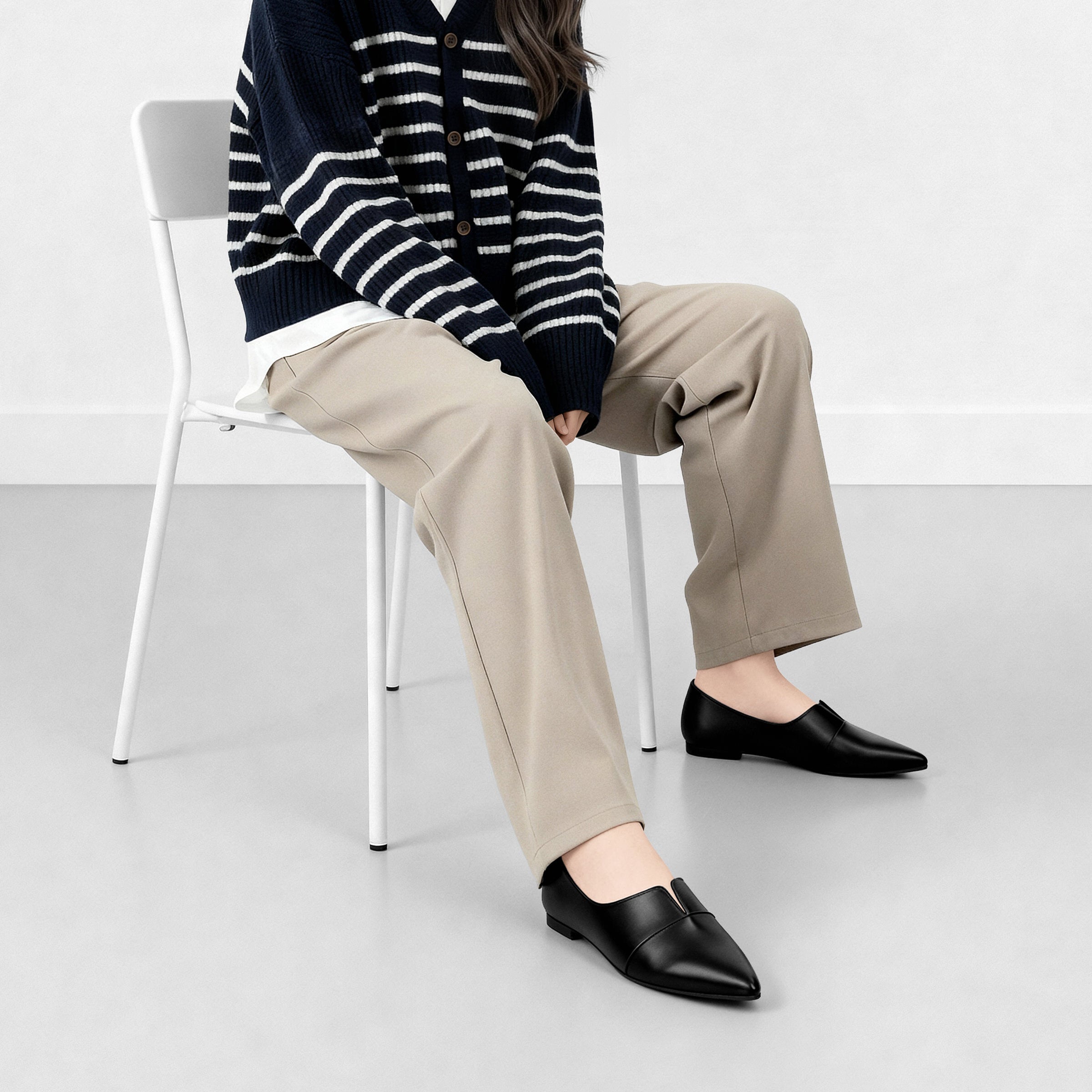 【新品タグ・箱付き】ブラック ポインテッドトゥシューズ25cm 2025SSBI：ポインテッドトゥ フラット 切替ドレスシューズ（154