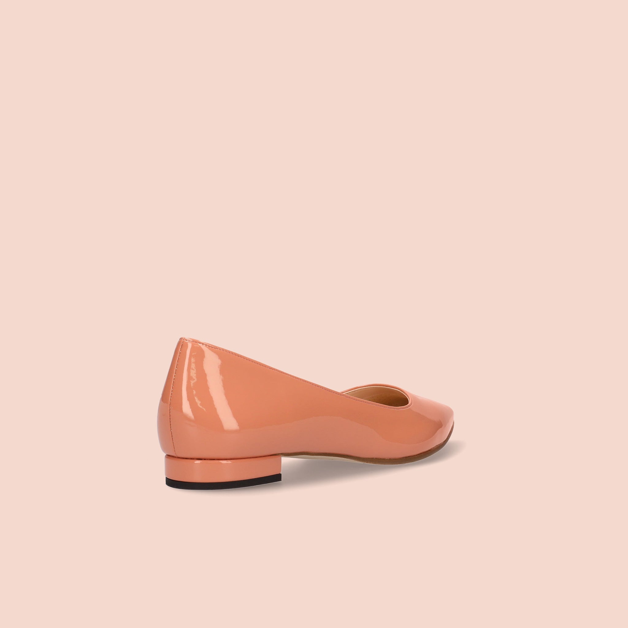 30%OFF：iCoN COLORS：ポインテッドトゥ エナメル フラットシューズ