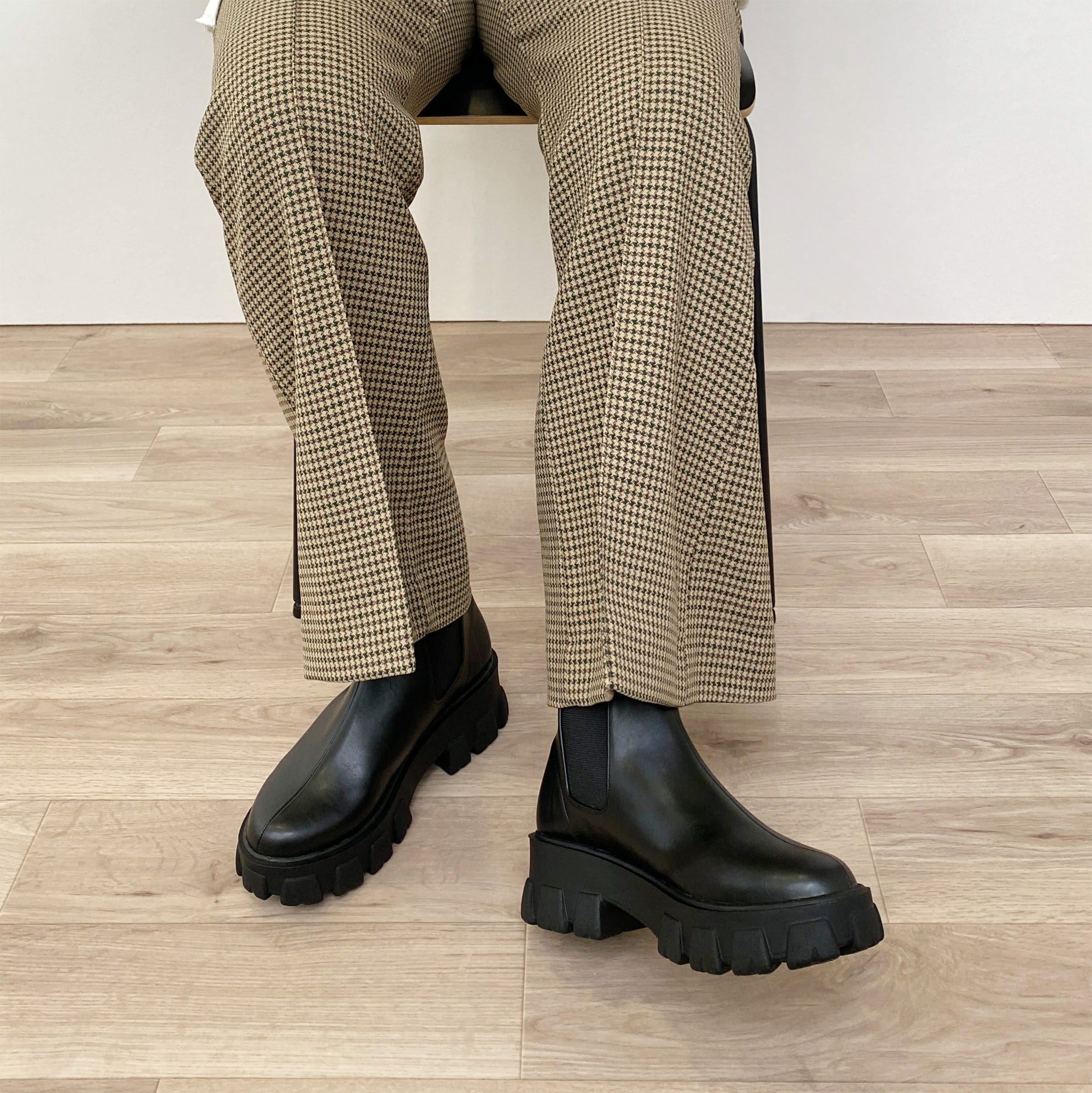 50%OFF：トラックソール チェルシーブーツ（3817）ブラック