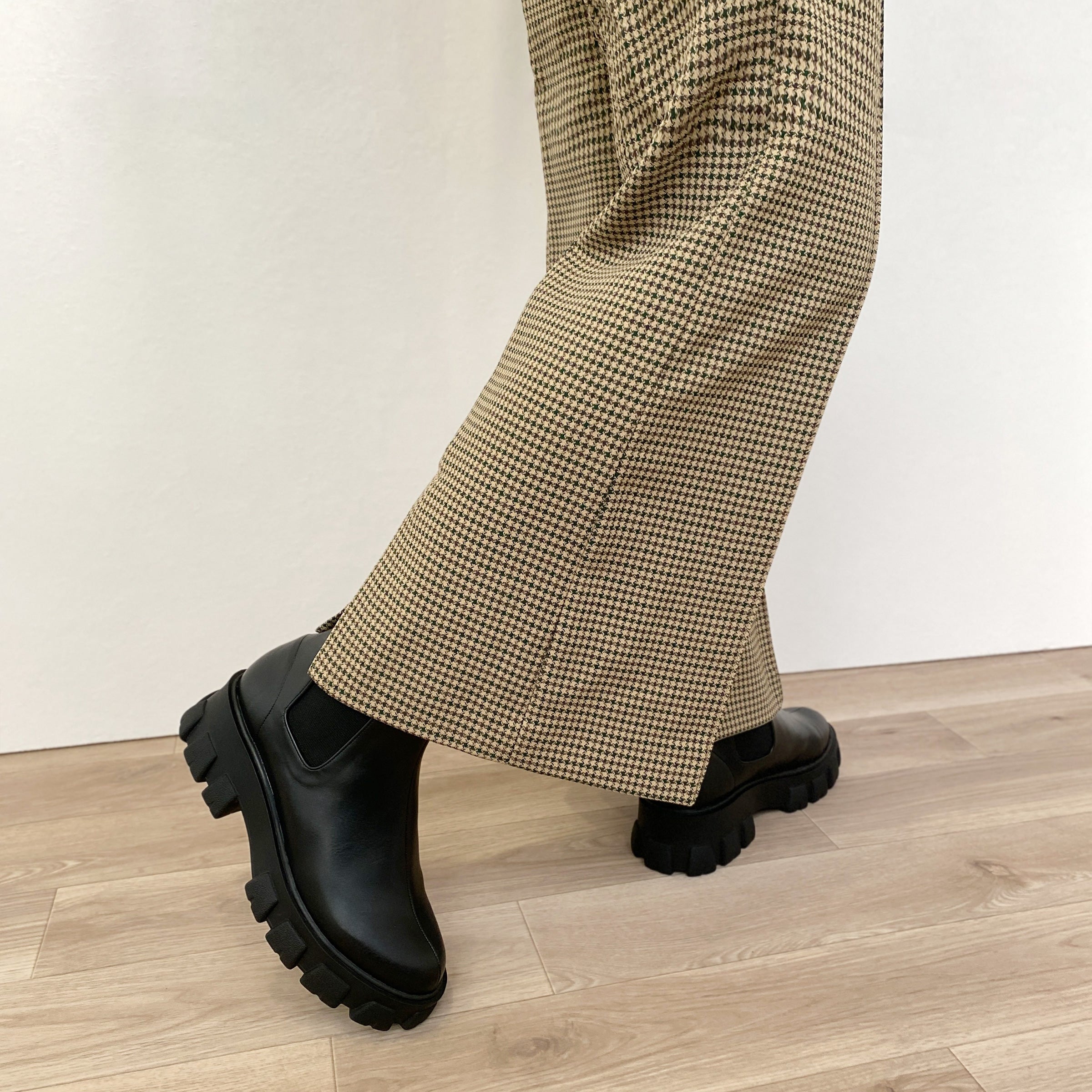 50%OFF：トラックソール チェルシーブーツ（3817）ブラック – mamian