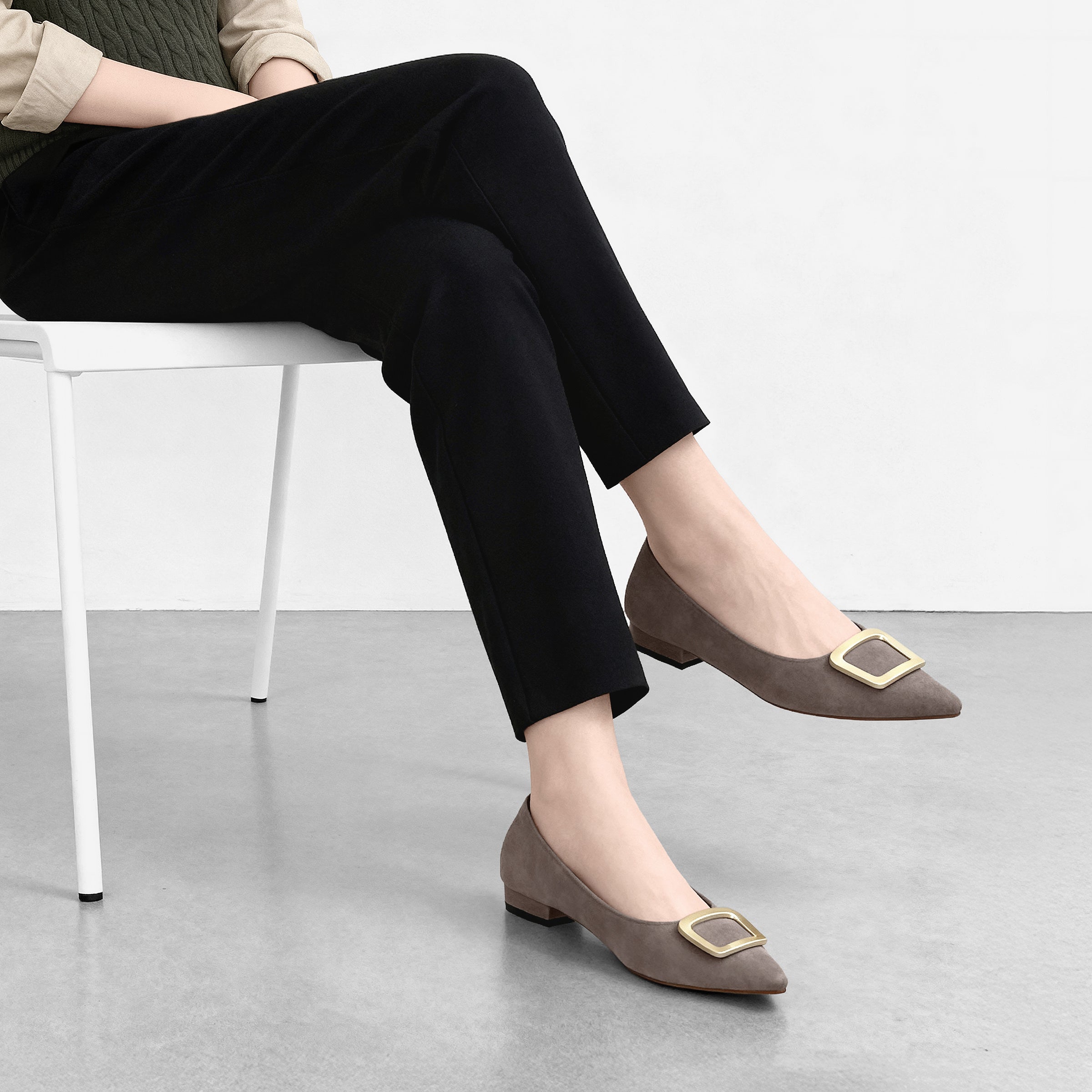 2025AW：ポインテッドトゥ バックル付き フラットシューズ（4785