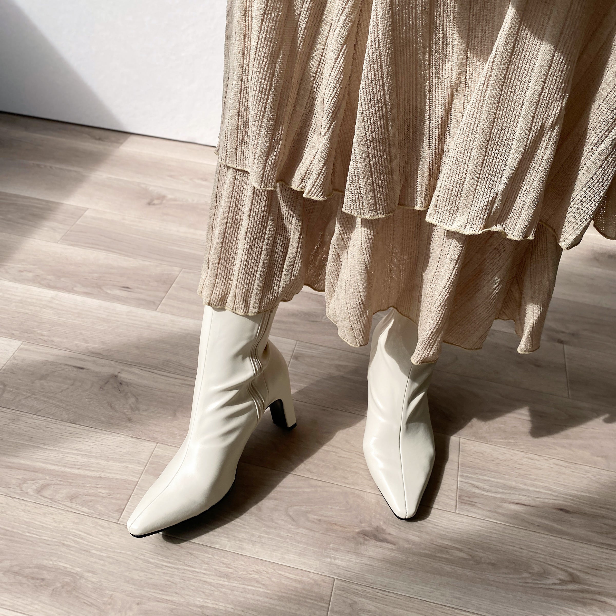 50%OFF：スクエアトゥ ストレッチブーツ（7357）アイボリー – mamian