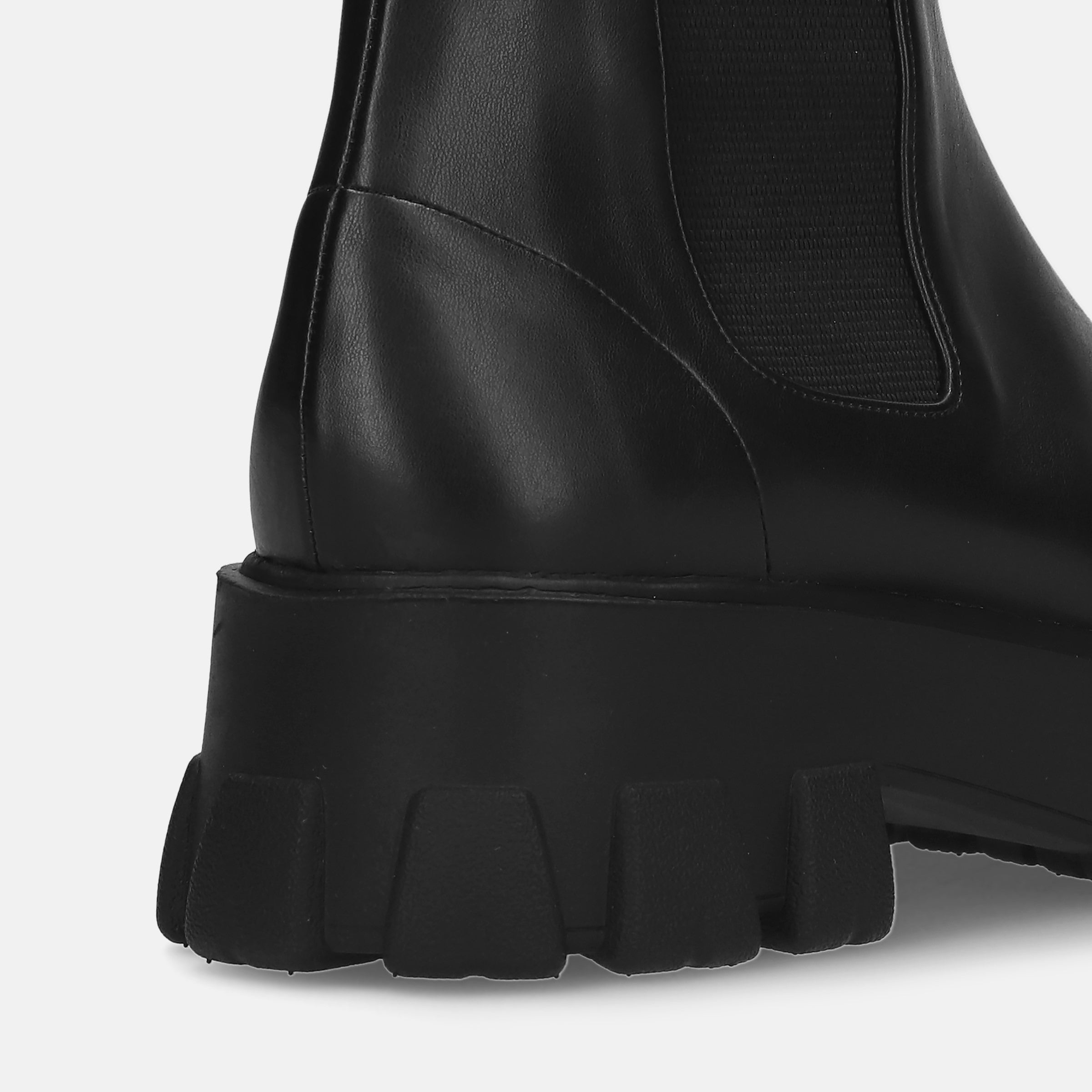 50%OFF：トラックソール チェルシーブーツ（3817）ブラック – mamian