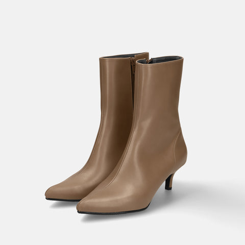 ラストワン2026AW：ポインテッドトゥ ショートブーツ（5736）ダークグレージュ