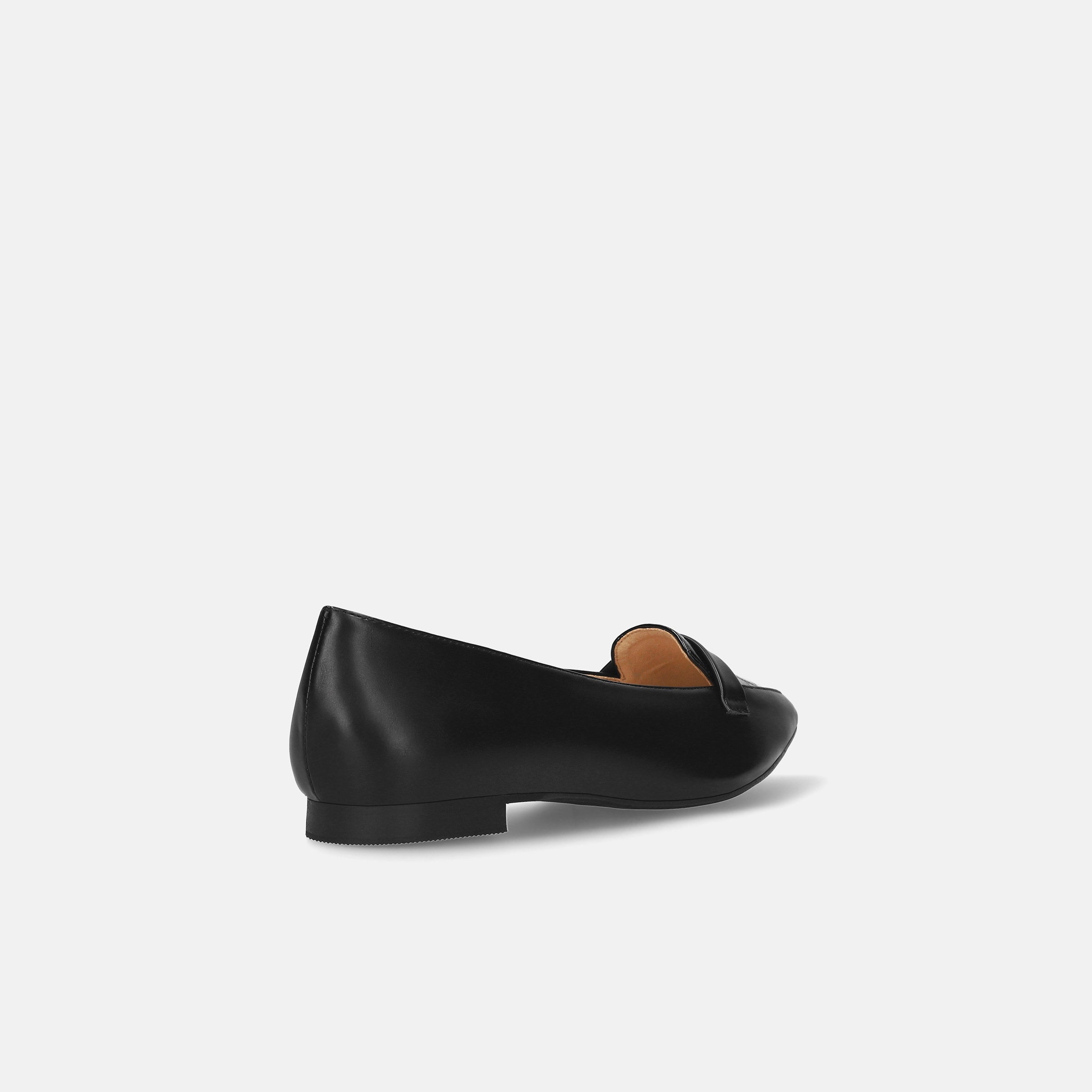 【新品未使用】MM6 ポインテッドトゥローファーブラック 37 2025AWBI：甲浅ポインテッドトゥ ローファー（124）ブラック – mamian