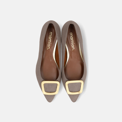 予約：2025AW：ポインテッドトゥ バックル付き フラットシューズ（4785）グレージュS/mamian（マミアン）