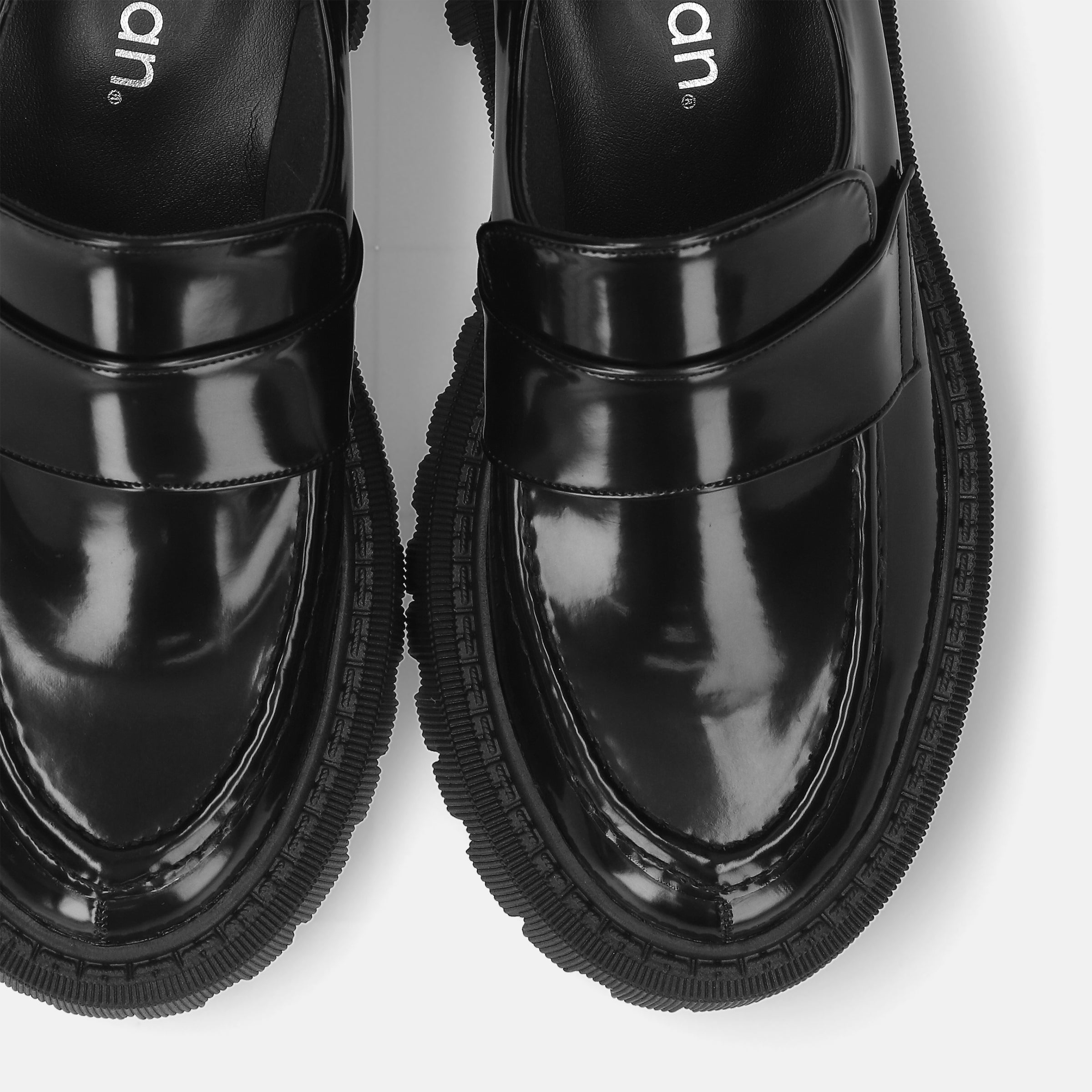 25%OFF：2026SS：トラックソール ローファー（m100014）ブラックG