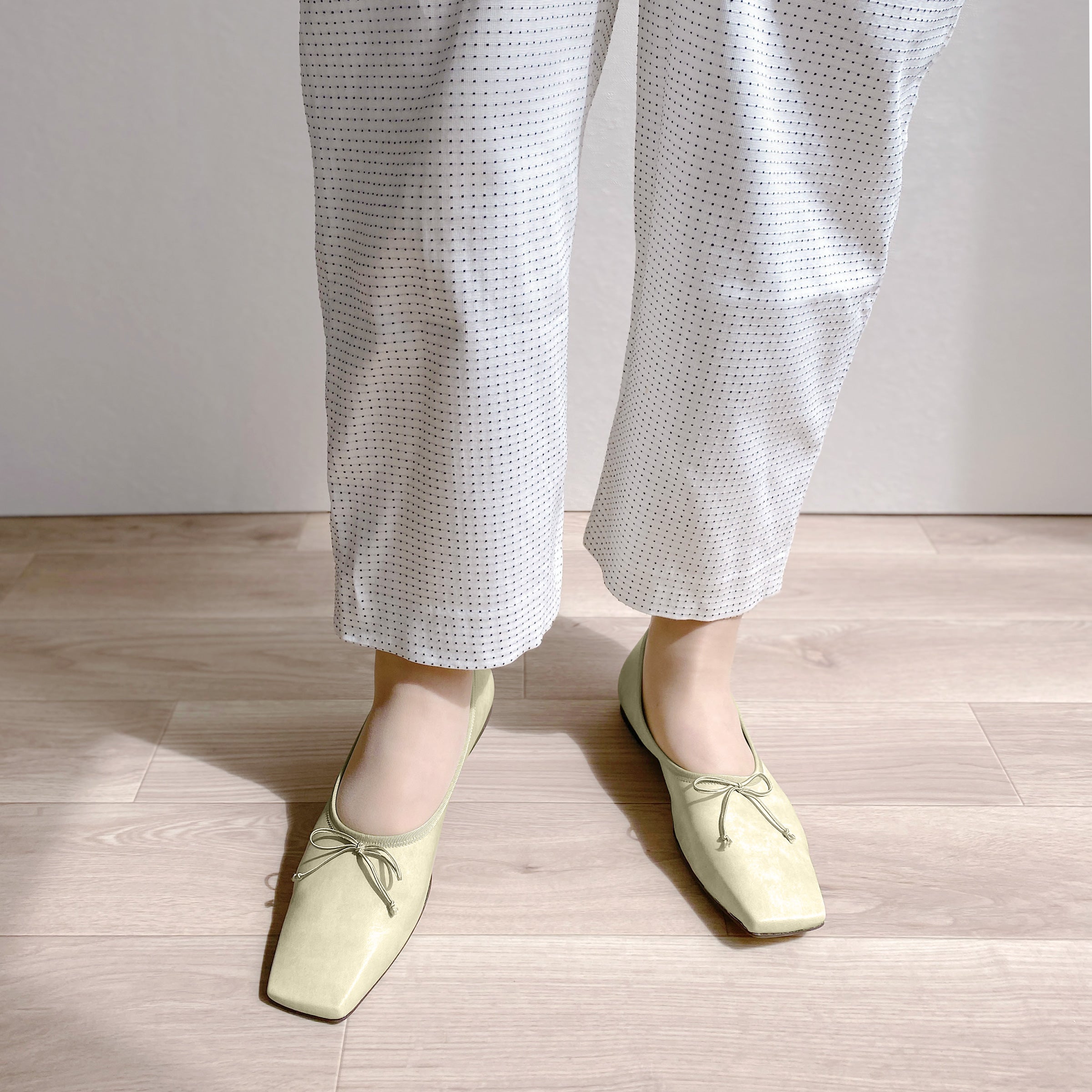 HEWN◆定価約4万◆24SS スクエアトゥバレエシューズ クリーム HEWN◇定価約4万◇24SS スクエアトゥバレエシューズ クリーム