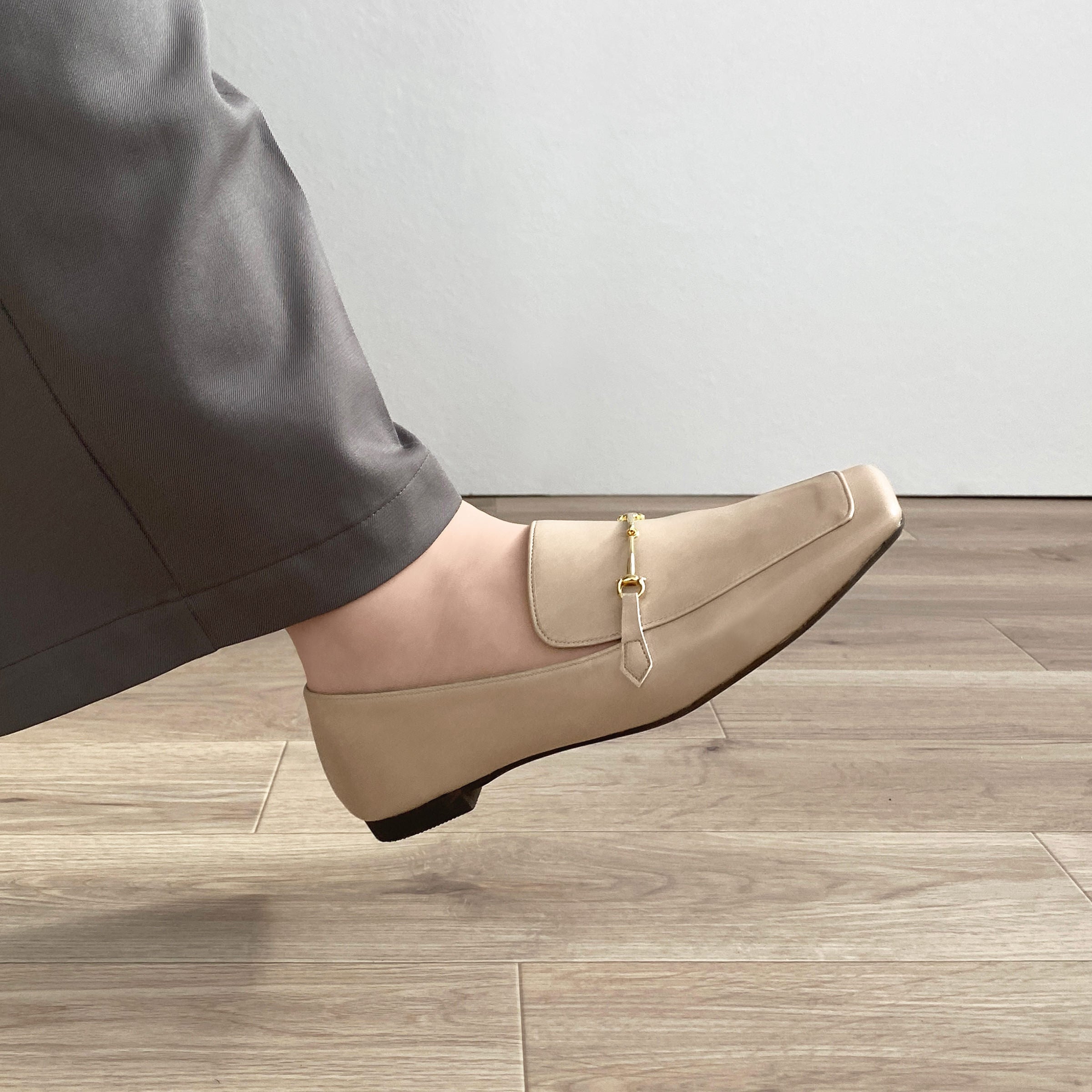 50%OFF：スクエアトゥ ビットローファー（m10302）グレージュ – mamian