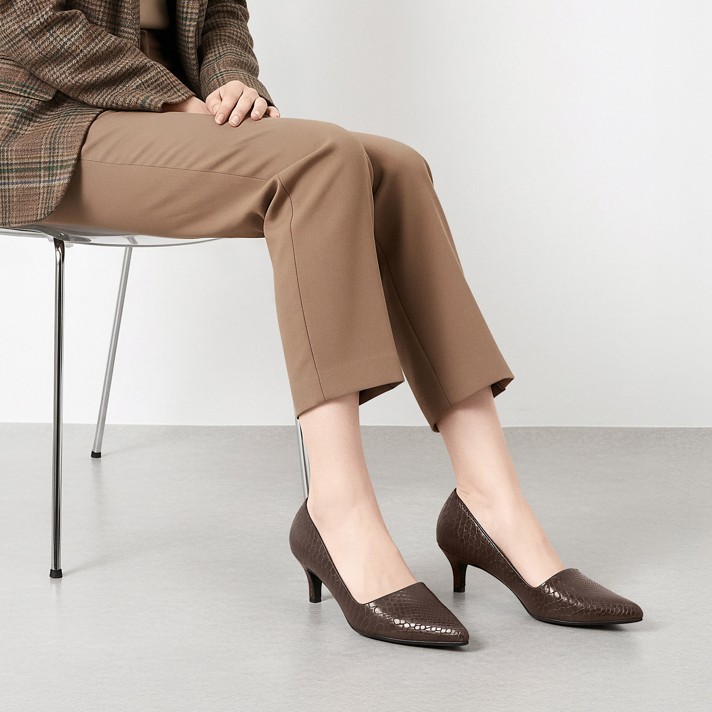 2025AW：サイドコンシャス デザイン パンプス（m45007）ダークブラウン