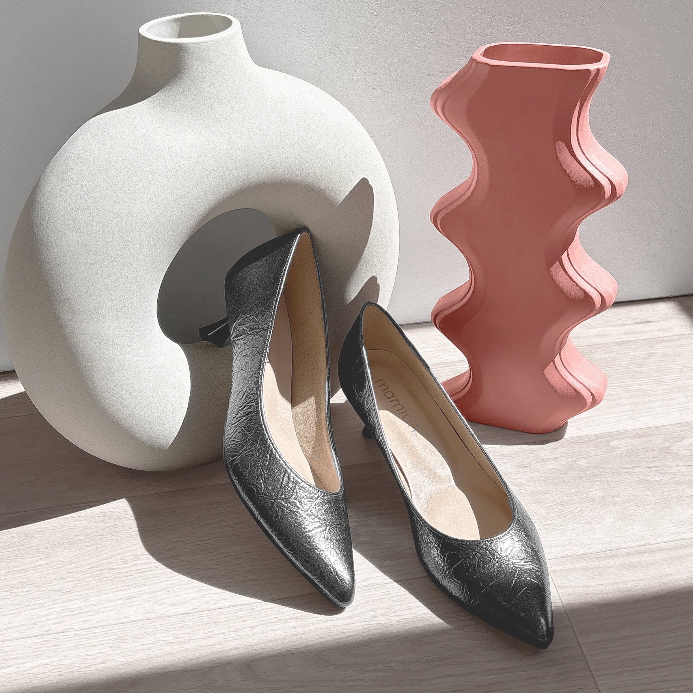 美品　MANA ブラック ビーンズ　パンプス 40 25センチ 美品 MANA ブラック ビーンズ パンプス 40 25センチ