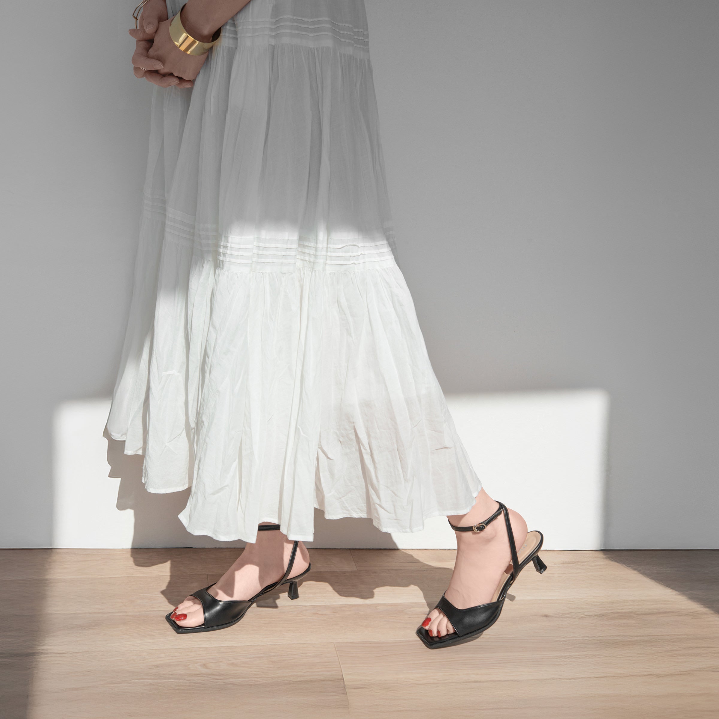 30%OFF：2025SS：ワイドスクエアトゥ サンダル（m50013