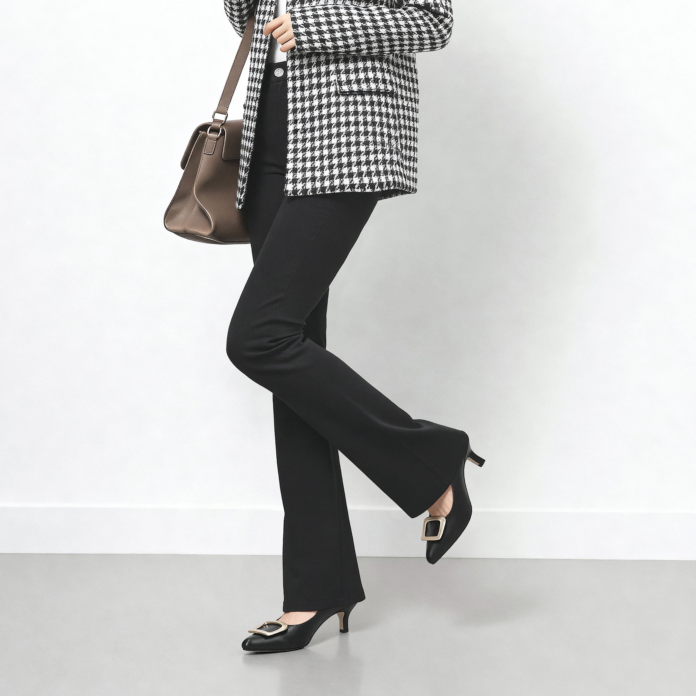 バックル付きブラックパンプス 20%OFF：2025AW：ポインテッドトゥ バックル パンプス（m55224