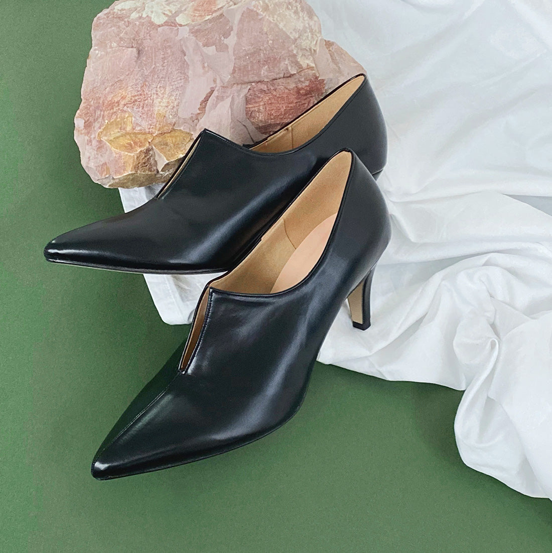 【正規品】MBT 23㎝　ブラック　シリマ　36　美品　パンプス 15%OFF：2025AW：フロント スリット ブーティ（7235）ブラック