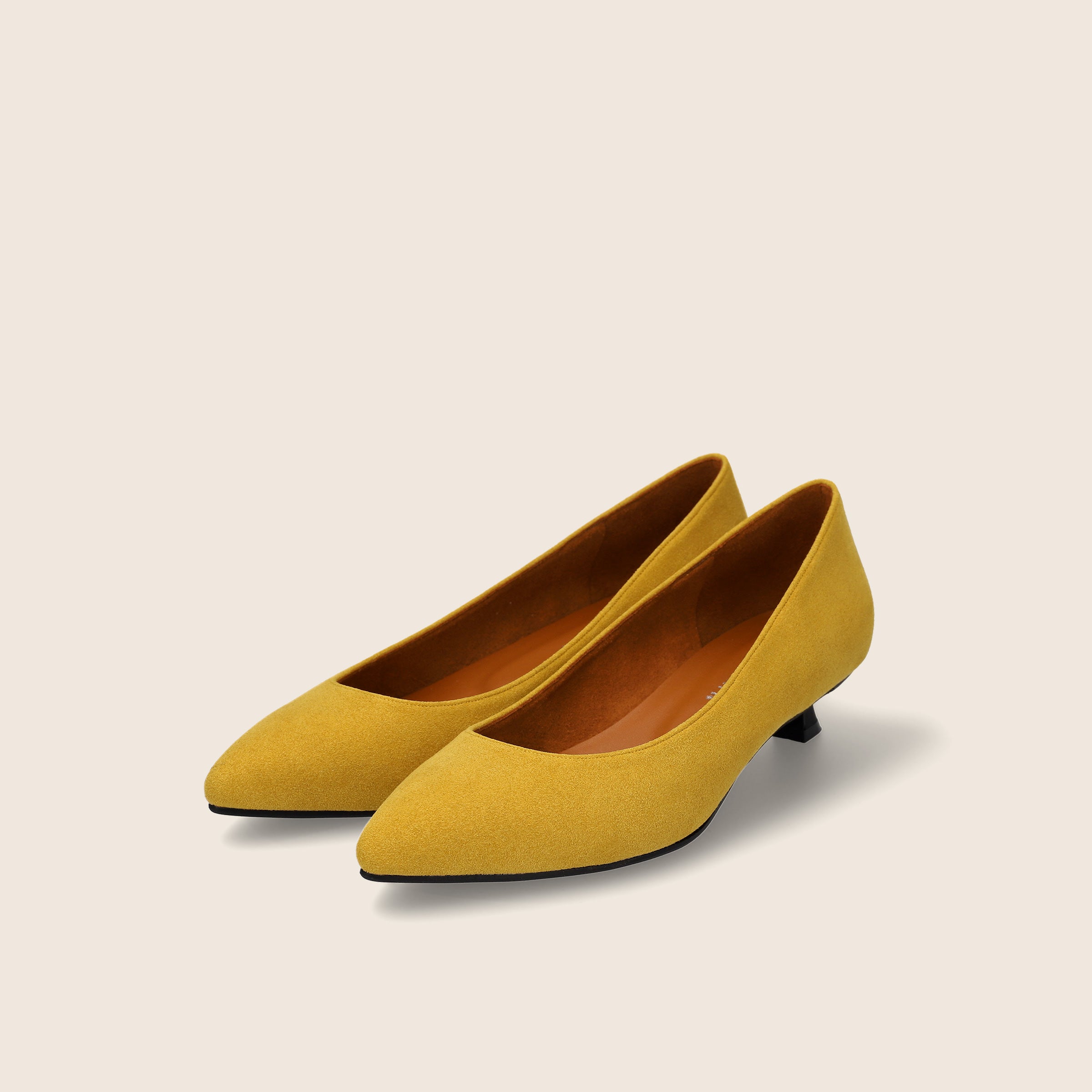 美品YELLO イエロー パンプス ヒール 23.5 Mサイズポインテッドトゥ 美品YELLO イエロー パンプス ヒール 23.5 Mサイズポインテッド