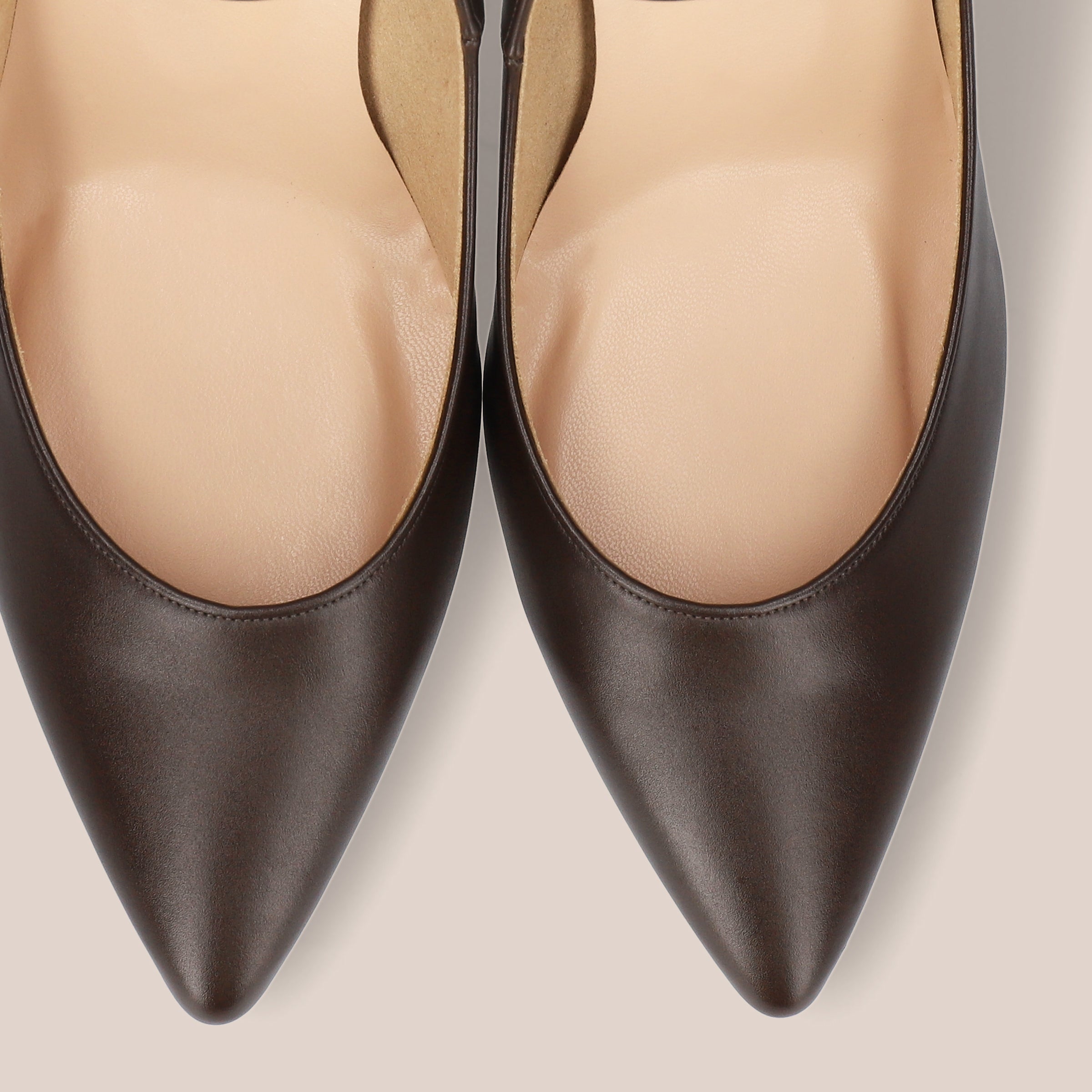 ラストワン20%OFF：アンクルストラップ付き ポインテッドトゥ